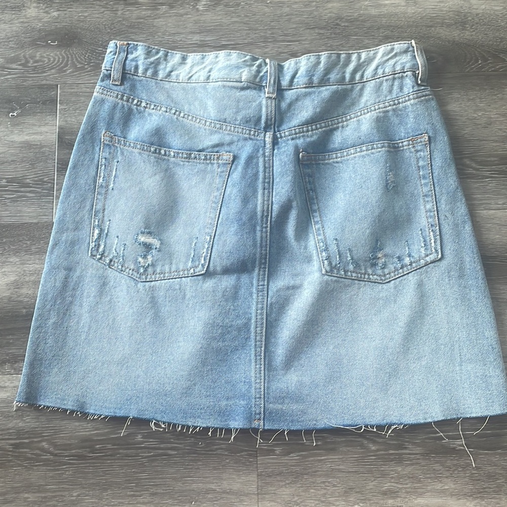 H&M high waisted denim distressed skirt. Size 8. Never worn and with tags! - Picture 2 of 3